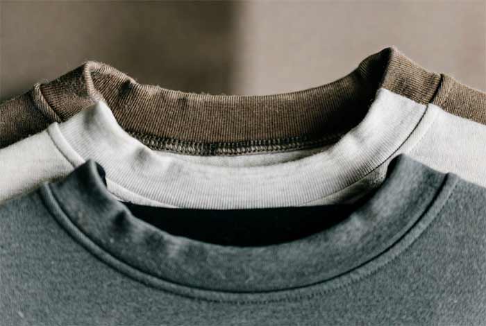 یقه گرد نامتقارن (Asymmetric Crew Neck)